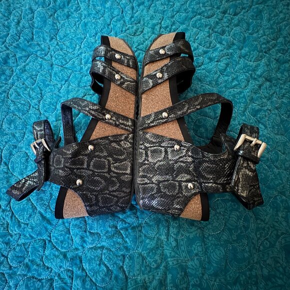 Volatile Wedge Black Silver Snake Python Buckle Sandals Women's Size 10 - Picture 5 of 8